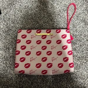 NWOT Betsey clutch